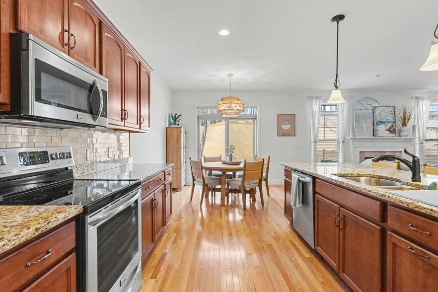 Building Photo - 4B Inglewood Dr