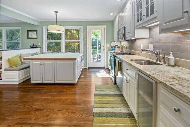 Building Photo - 6902 Tilden Ln