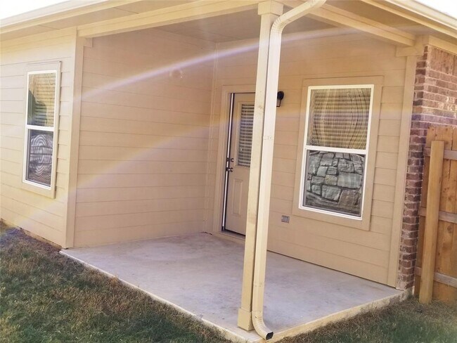 Building Photo - 300 Northern Flicker St