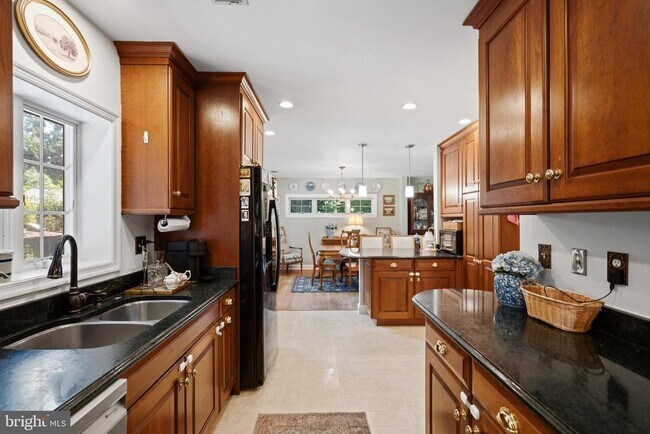 Building Photo - 5201 Brookeway Dr