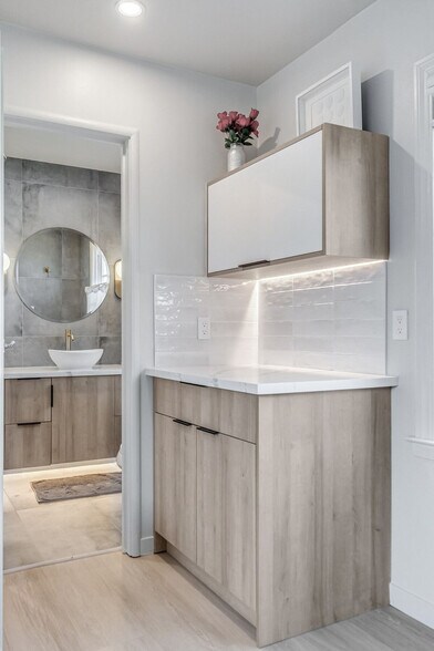 Building Photo - 945 Maryann Dr