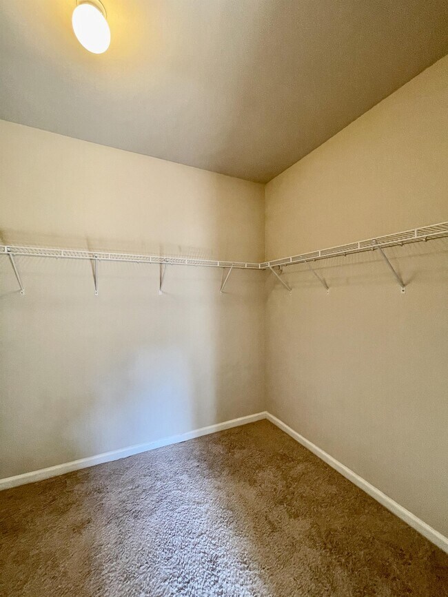 Building Photo - 7260 Silk Tree Pointe