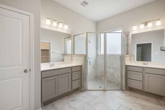 Building Photo - 2630 River Pointe
