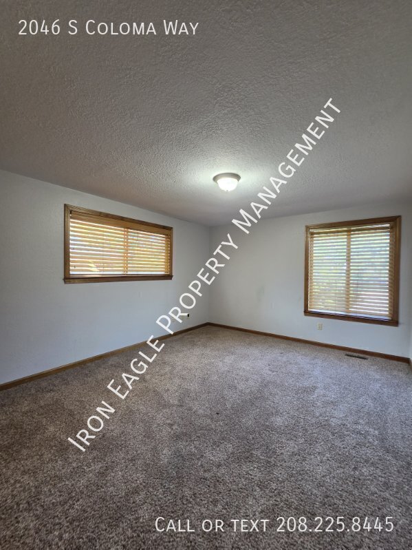 Building Photo - 2046 S Coloma Wy