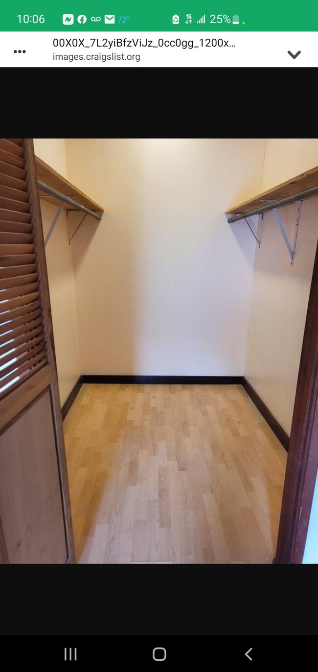 Walk-in Closet - 47-334 Waihee Rd