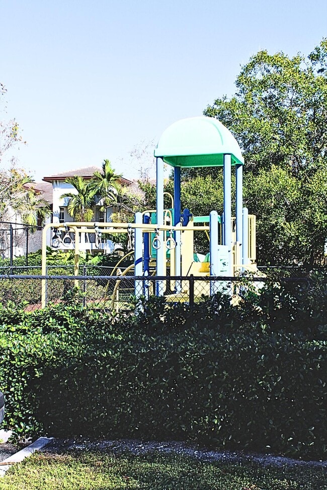 Building Photo - 5065 Wiles Rd