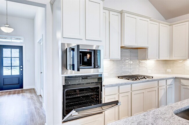 Building Photo - 8403 Oceanmist Cv Dr