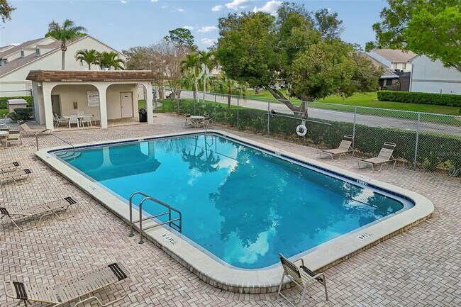 Building Photo - 607 Bough Ave