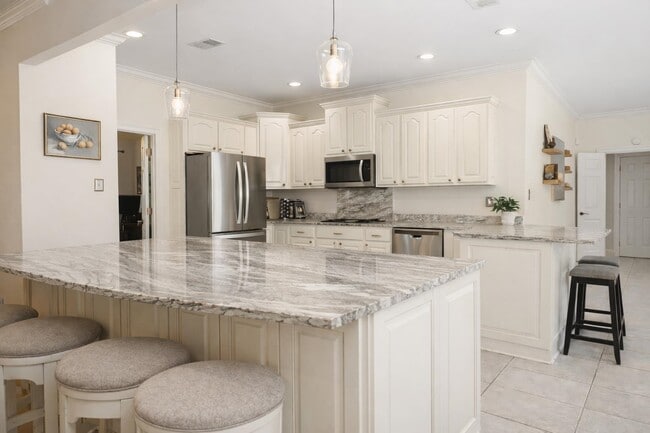 Building Photo - 565 Schaeffer Loop