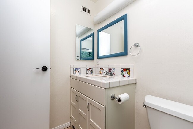 Building Photo - ** AMAZING ALLIED GARDENS 3/2 HOME 2 CAR G...