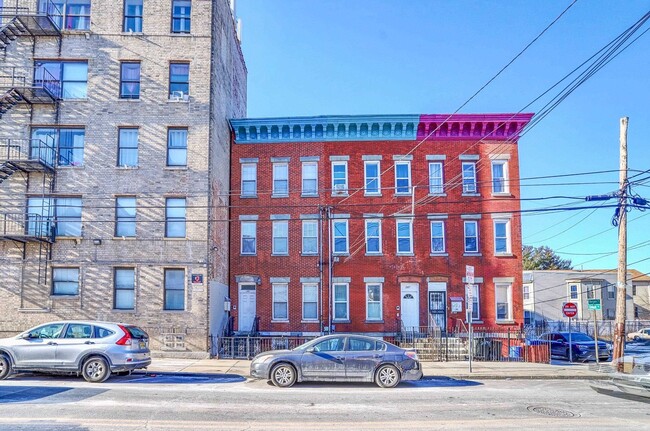 Building Photo - 285 Bergen Ave