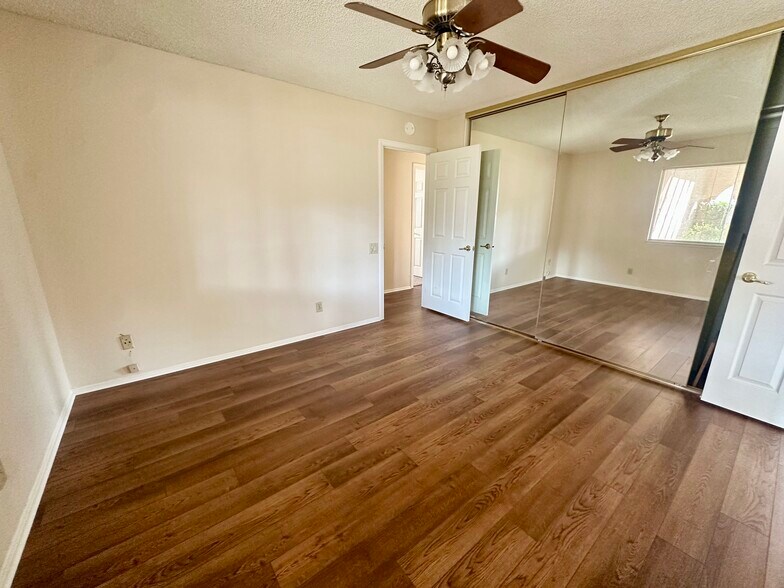 Building Photo - 1384 Naples Ct