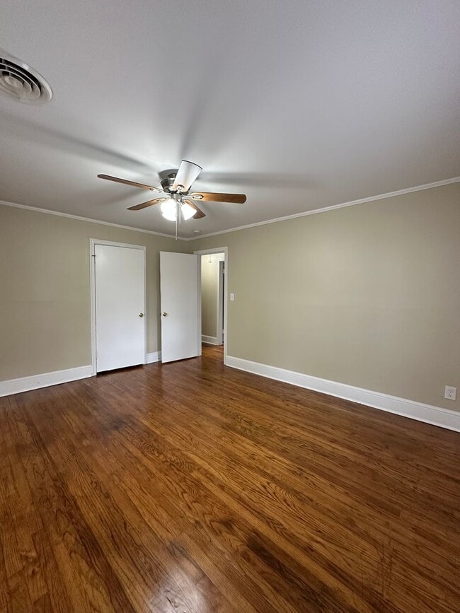 Building Photo - Normaltown Home Move-in ready