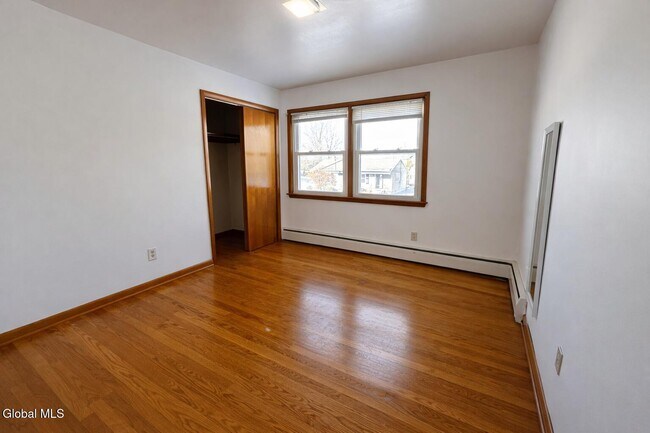 Building Photo - 113 Russell Rd