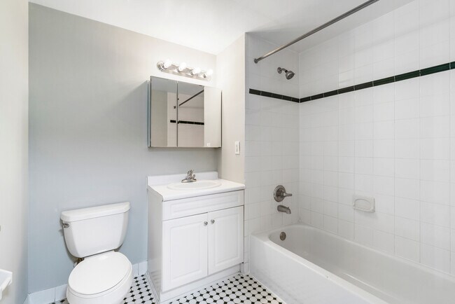 En Suite Bathroom - 100 Old Palisade Rd