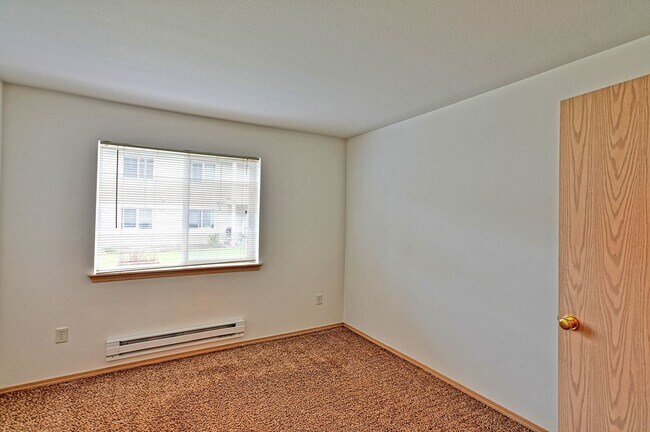 Building Photo - Charming 2-Bedroom Ground-Level Home in Qu...