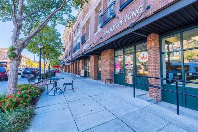 Building Photo - 1221 Caroline St NE