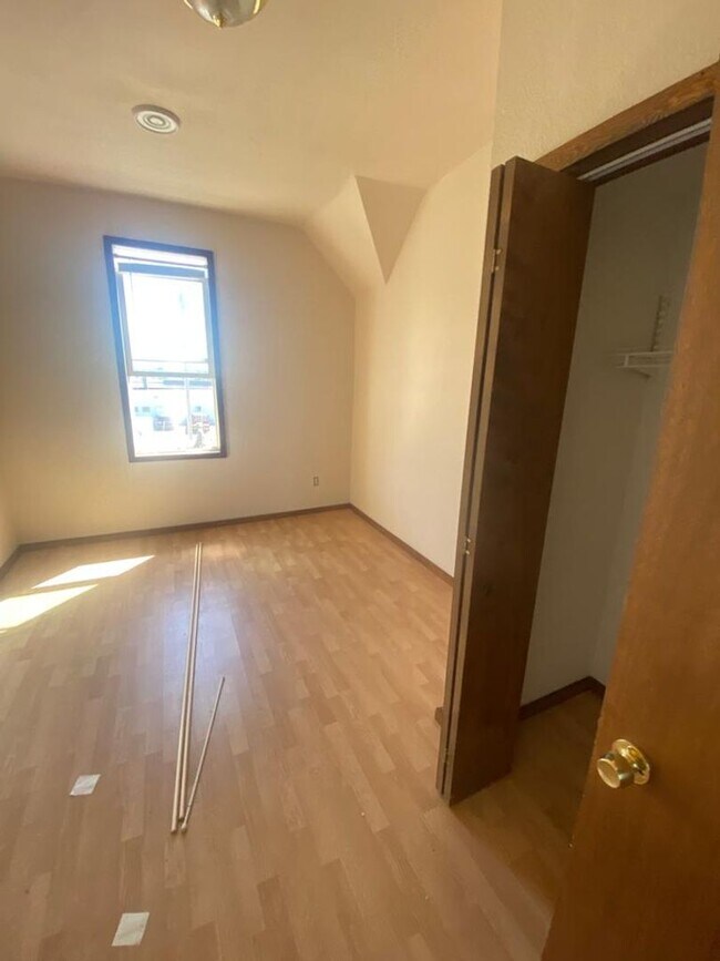 Building Photo - 3 Bed 2 Bath 1600+ sq ft Home for Rent - Appleton