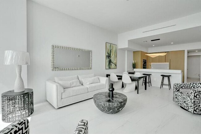 Building Photo - 900 N Ocean Blvd