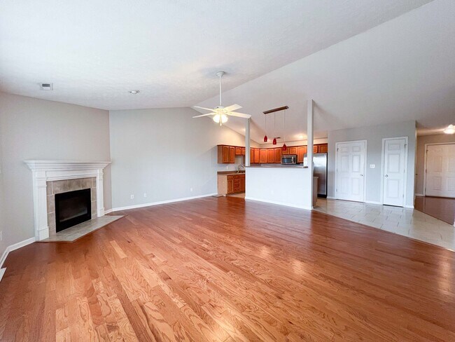 Building Photo - 2-Bedroom + office Condo Retreat with Pool Access