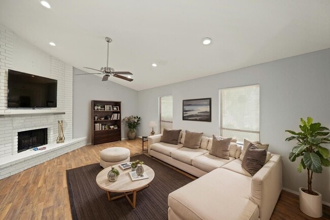 Building Photo - 6811 Blue Ridge Dr