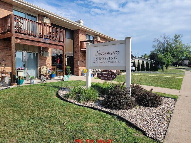 Building Photo - Spacious 2-Bedroom Townhouse w/ Water Incl...