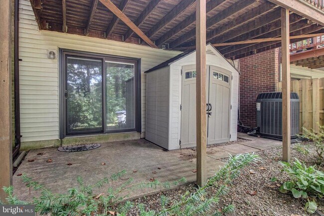 Building Photo - 5707 Waters Edge Landing Court