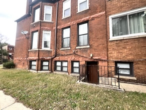 Building Photo - 2701 E 75th Pl