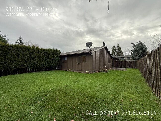 Building Photo - 913 SW 27th Cir