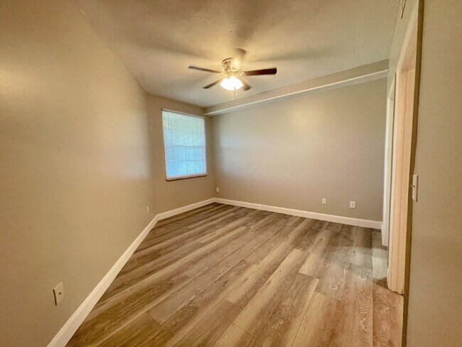 Building Photo - 2 BR / 2 BA Las Palmas Condo!