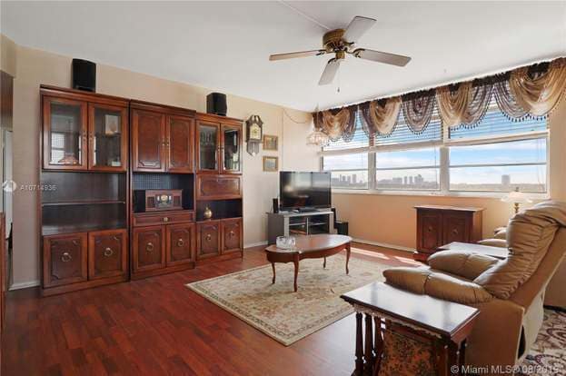 Building Photo - 1351 NE Miami Gardens Dr