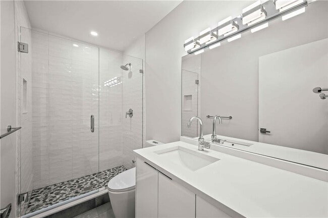 Building Photo - 828 NE 17th Way