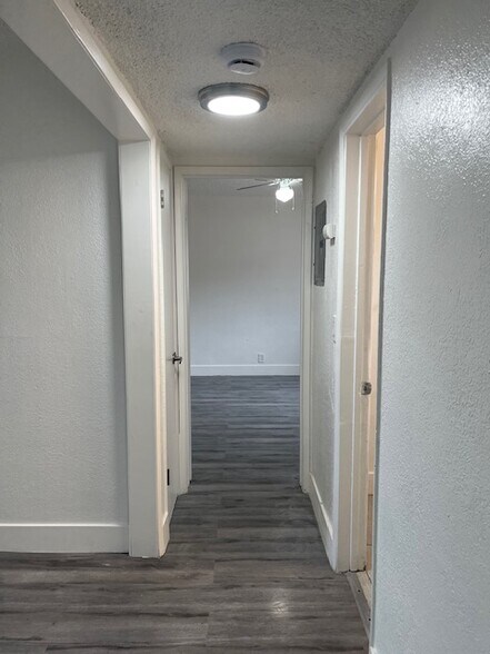 Building Photo - 423 E 82nd St