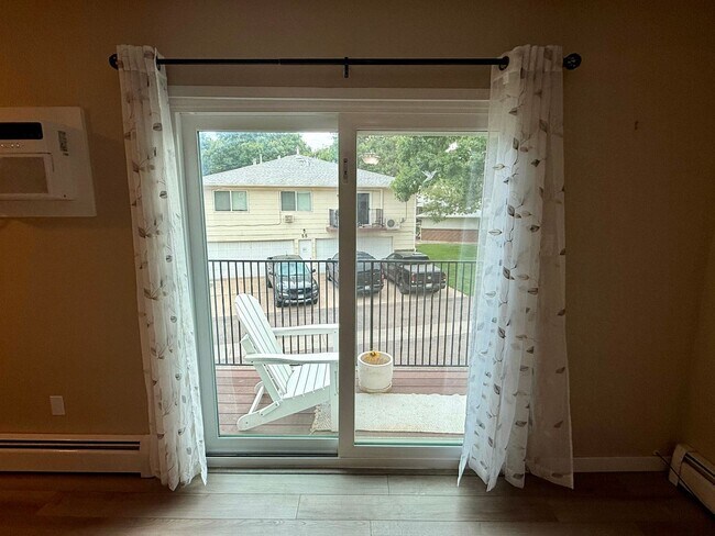 Building Photo - Charming 2BR Townhome w/ Attached Garage in Prime Lakewood Location!