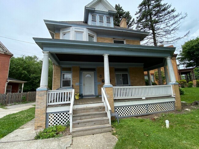 Building Photo - 185 Lincoln Ave