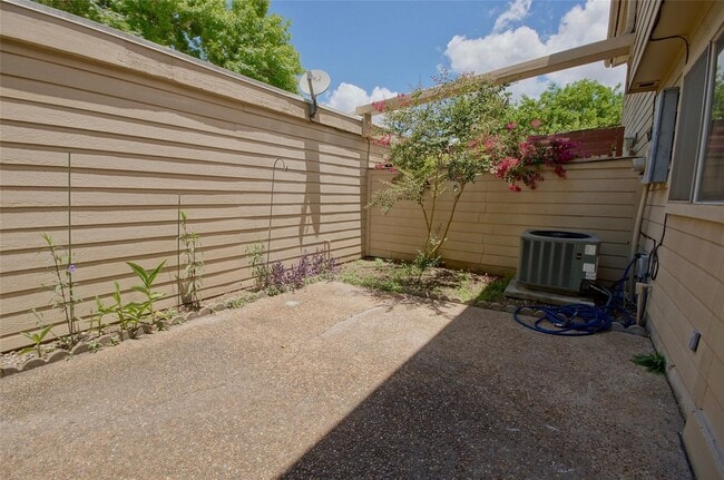 Building Photo - 10326 Cook Rd