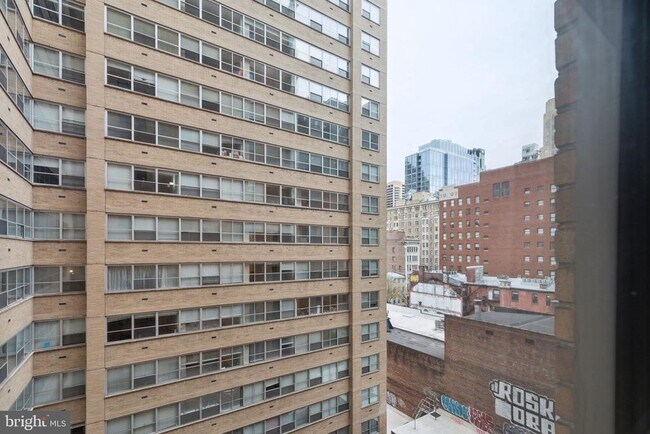 Building Photo - 219 S 18th St