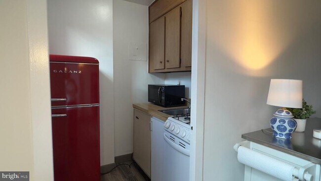 Primary Photo - 1021 Arlington Blvd