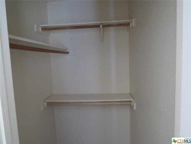 Building Photo - 1602 Benttree Dr