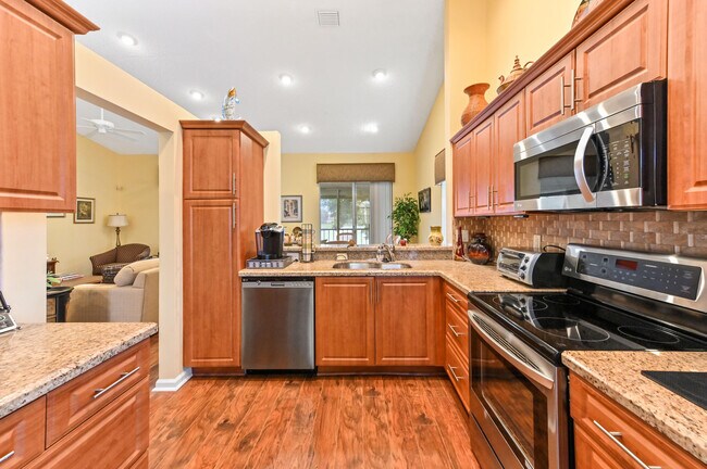 Building Photo - 9553 Shadybrook Dr