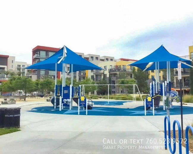 Building Photo - 5060 Paramount Dr