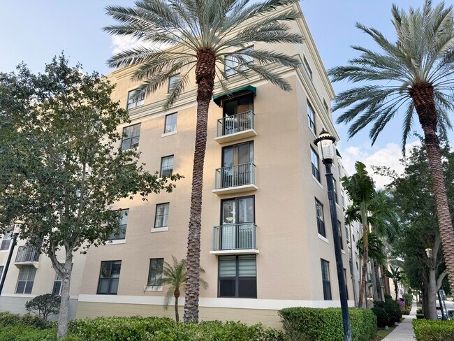 Building Photo - 630 S Sapodilla Ave