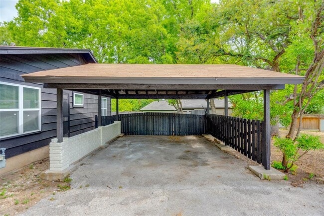 Building Photo - 3306 Dolphin Dr