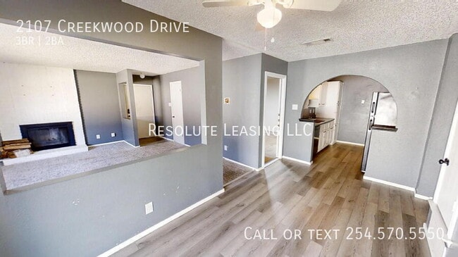 Building Photo - 2107 Creekwood Dr