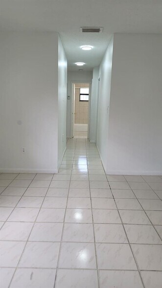 Building Photo - 6882 NW 173rd Dr