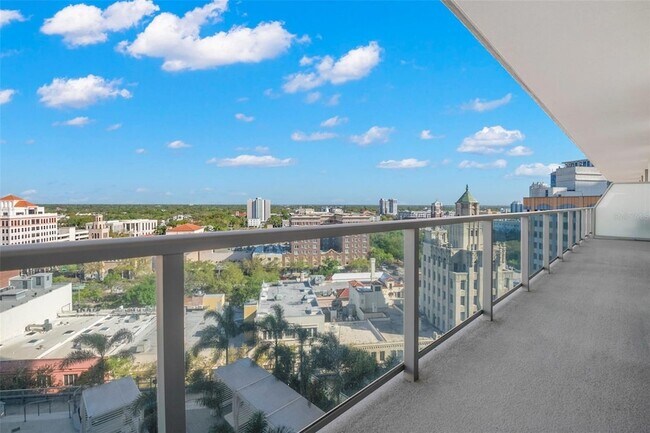 Building Photo - 400 Central Ave