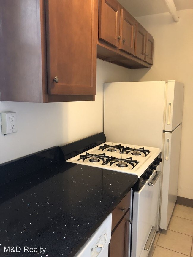 Building Photo - 2 br, 1 bath Apartment - 5604 Fifth Avenue