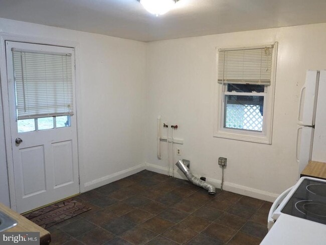 Building Photo - 6712 Breezy Dr