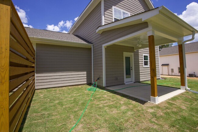 Building Photo - "Luxurious 3-Bed Townhouse with Granite Countertops on Juniper Lake Road!"
