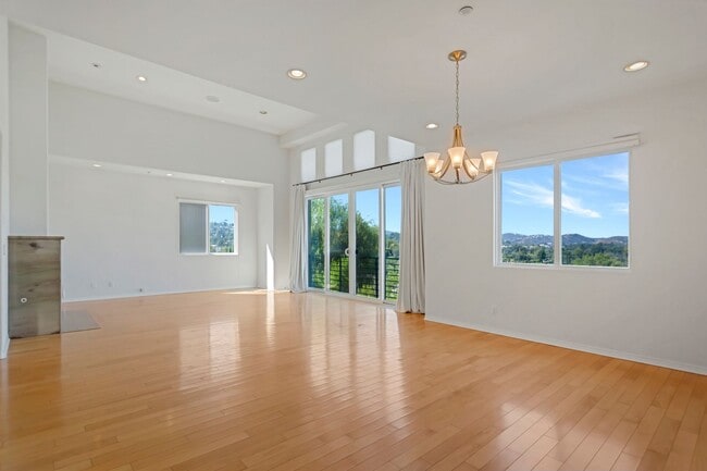 Building Photo - Modern 5-Bedroom Home with Spectacular Vie...